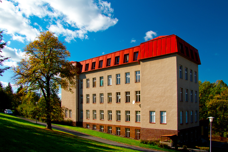 Střední odborná škola stavební Karlovy Vary - exteriér